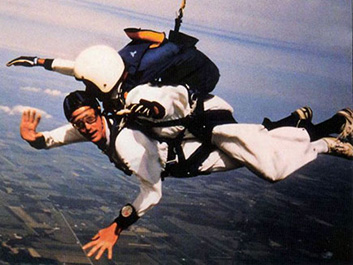 Jerry Traylor skydiving